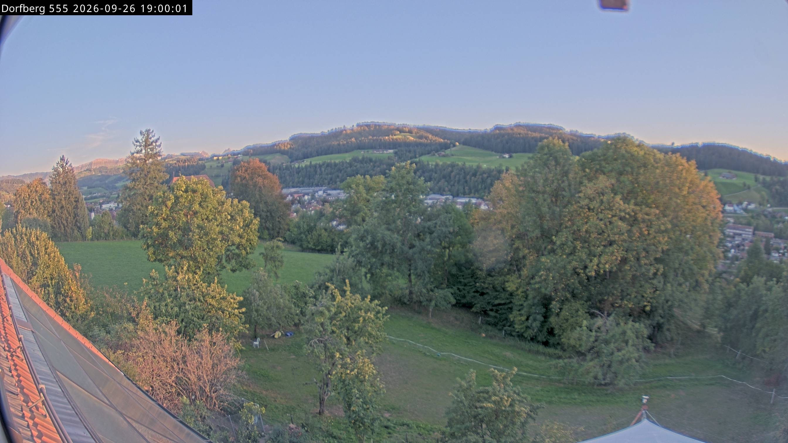 Webcam-Bild: Aussicht vom Dorfberg in Langnau 20260926-190000