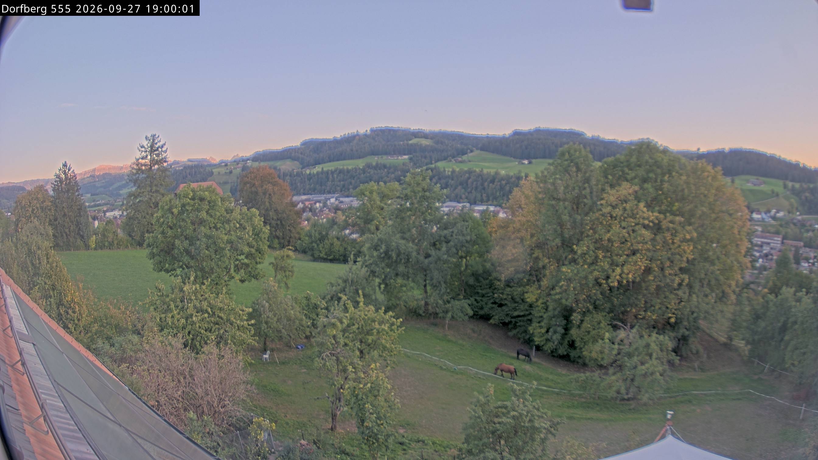 Webcam-Bild: Aussicht vom Dorfberg in Langnau 20260927-190000