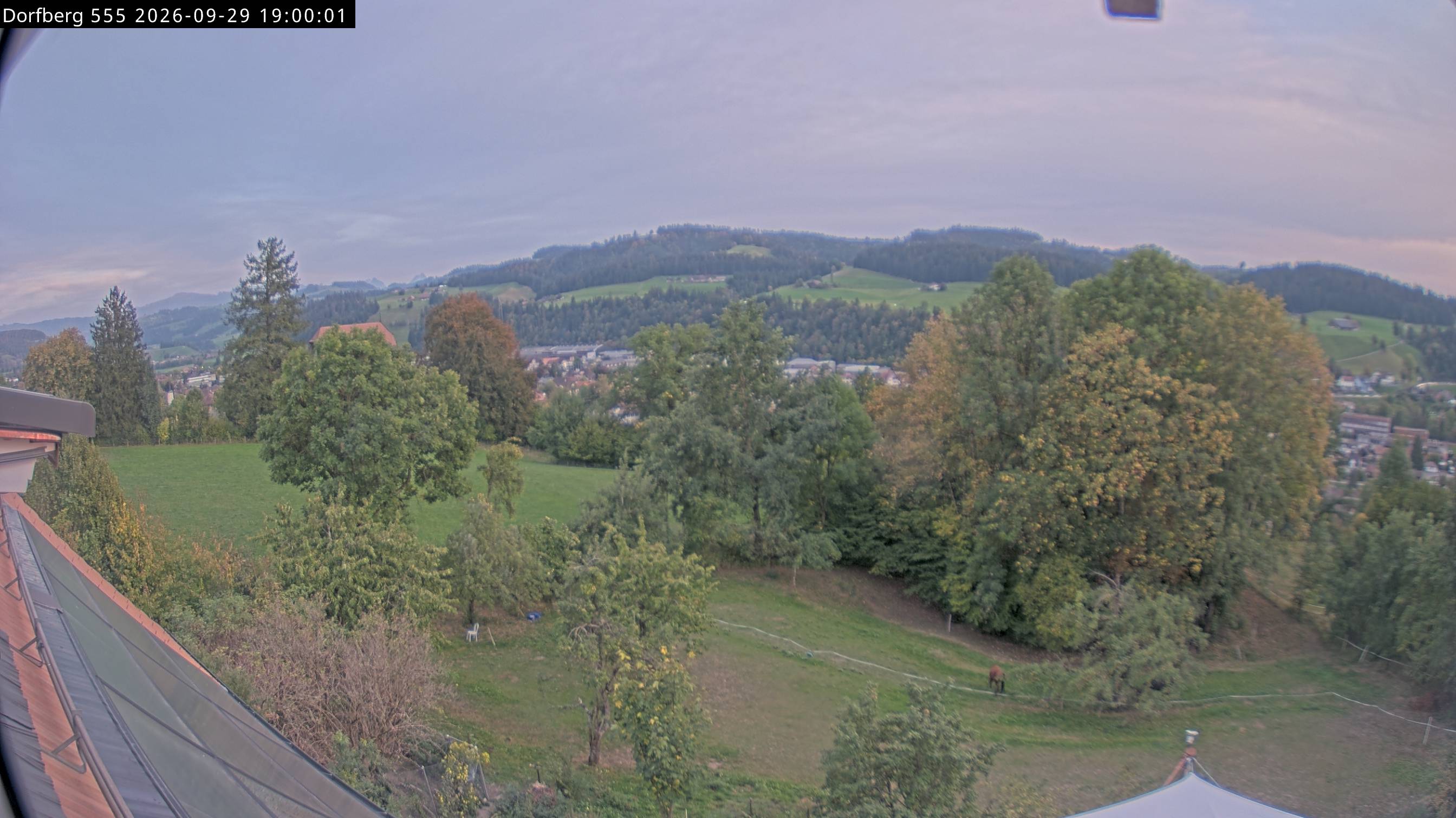 Webcam-Bild: Aussicht vom Dorfberg in Langnau 20260929-190000