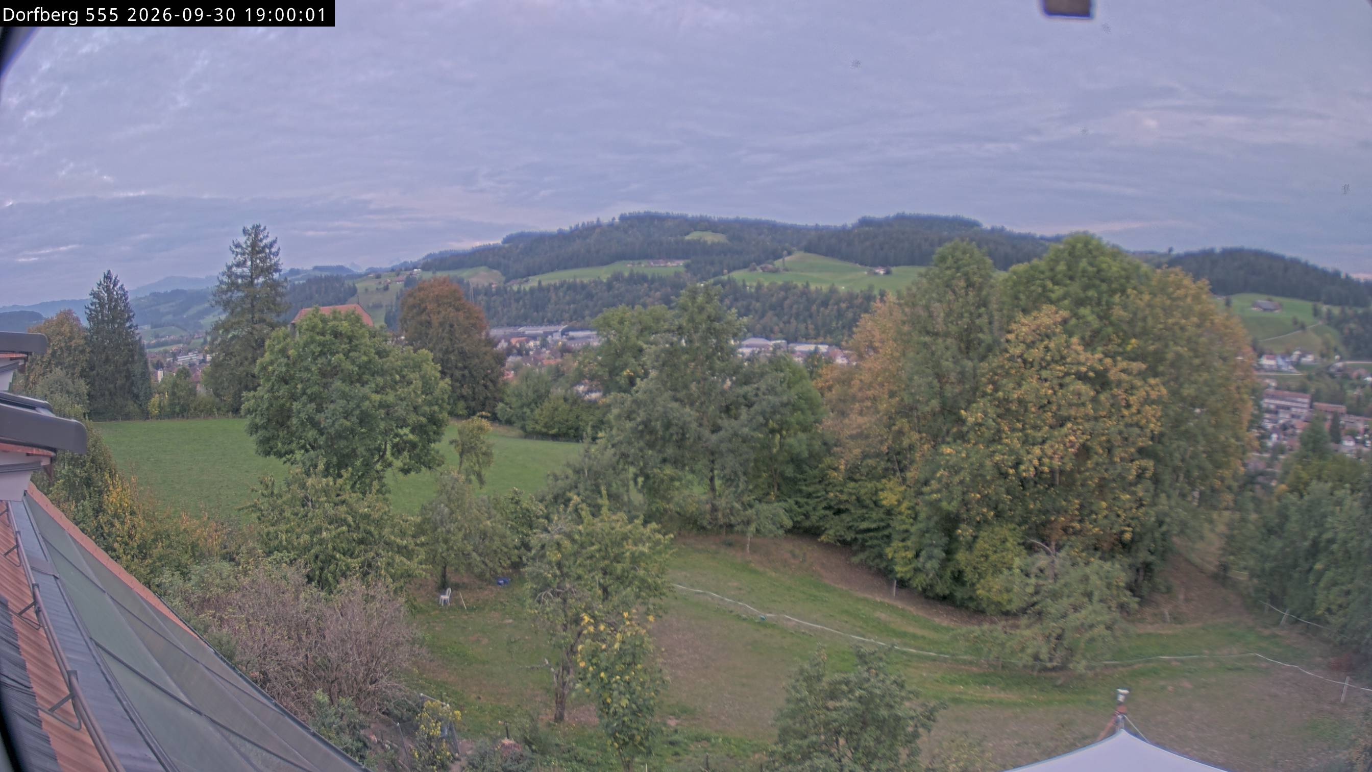 Webcam-Bild: Aussicht vom Dorfberg in Langnau 20260930-190000