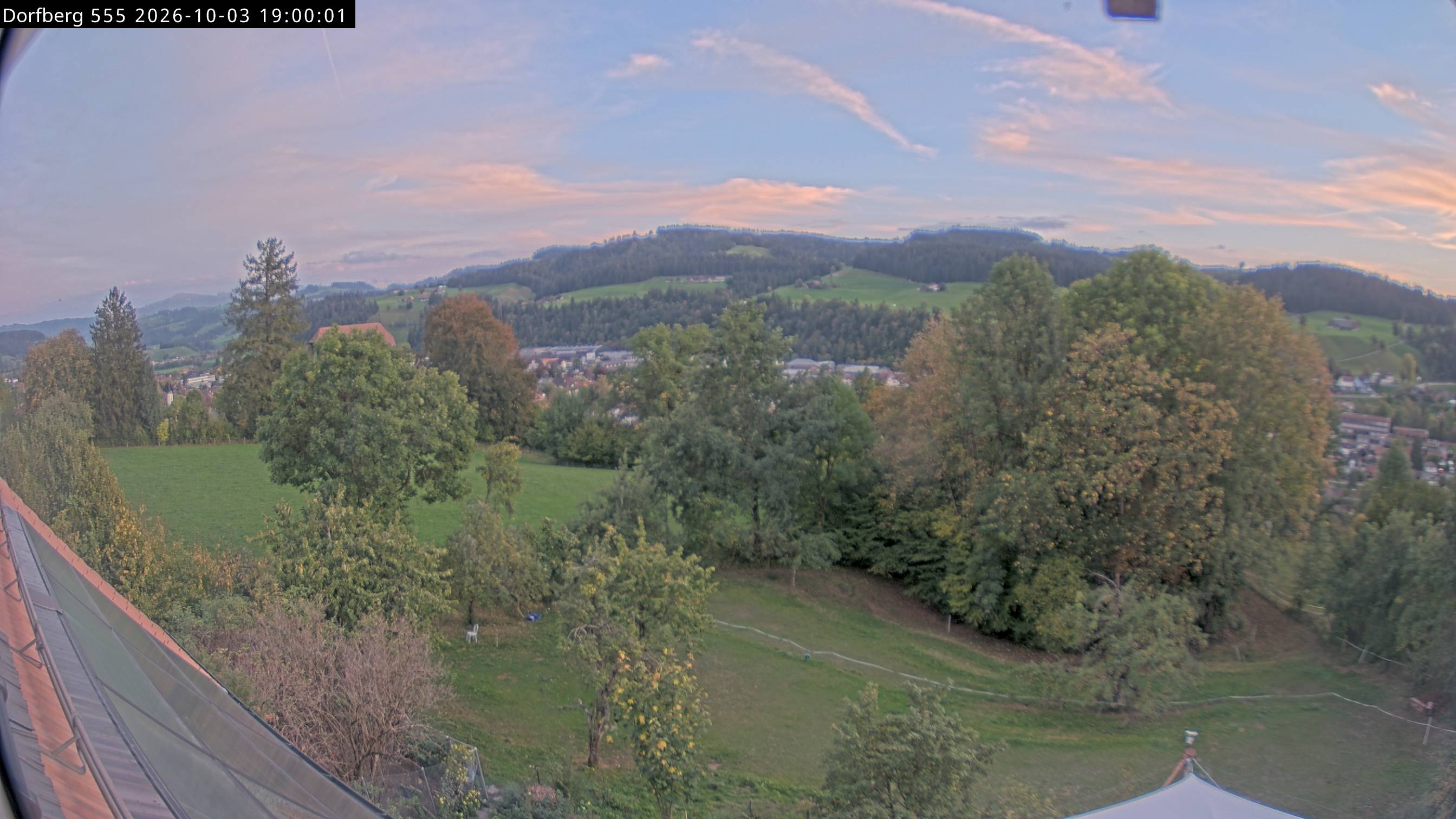 Webcam-Bild: Aussicht vom Dorfberg in Langnau 20261003-190000
