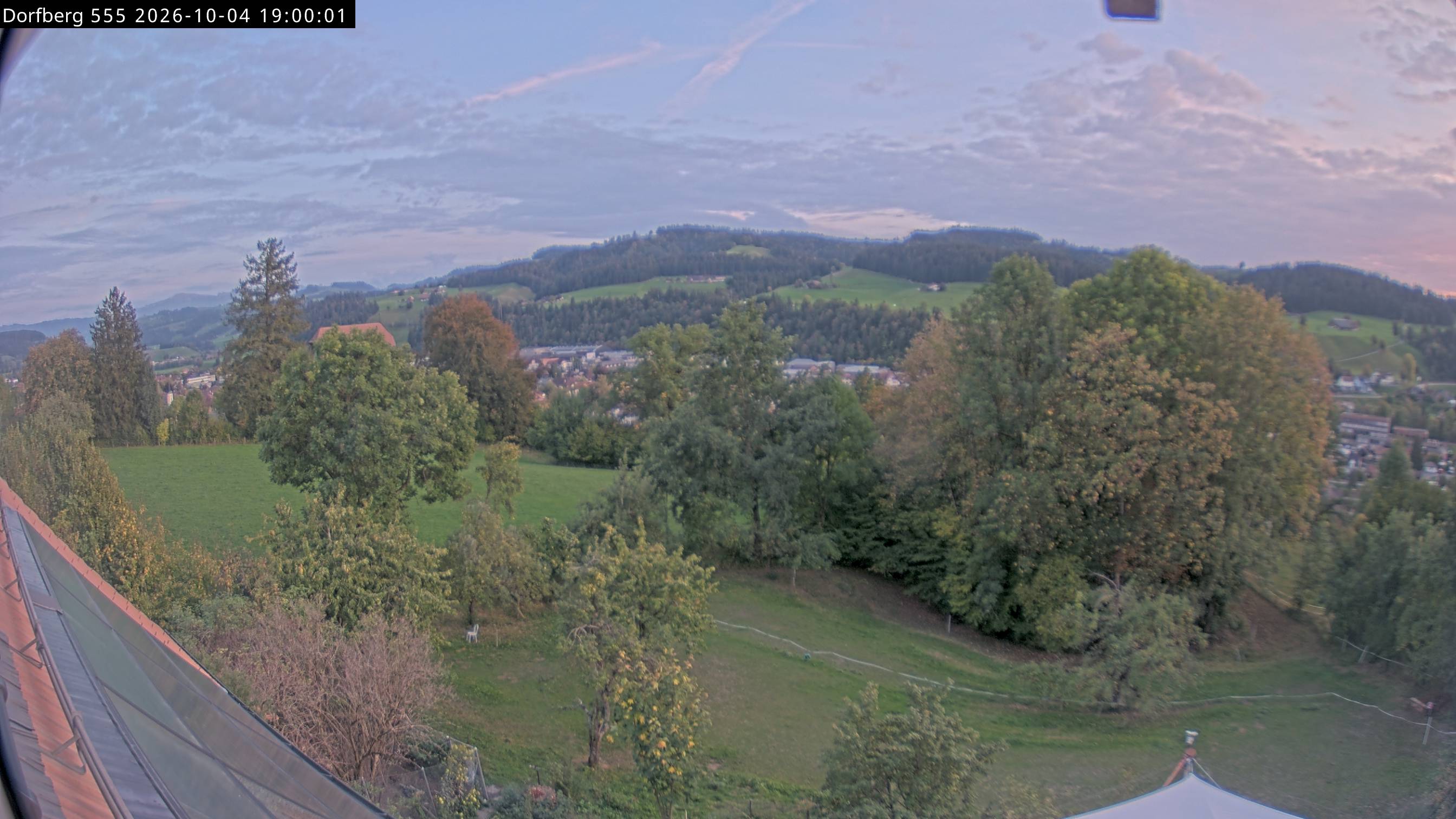 Webcam-Bild: Aussicht vom Dorfberg in Langnau 20261004-190000
