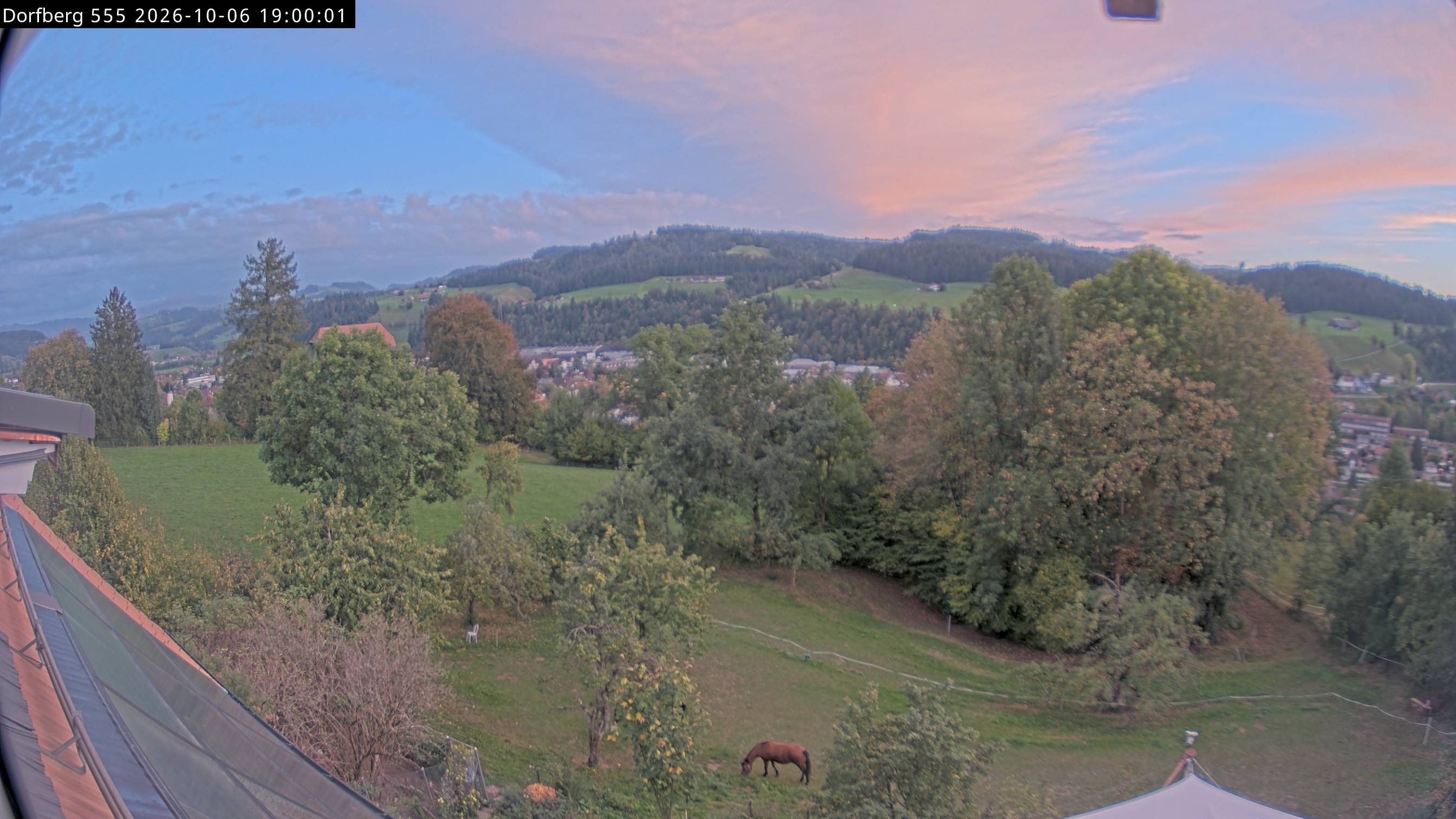 Webcam-Bild: Aussicht vom Dorfberg in Langnau 20261006-190000