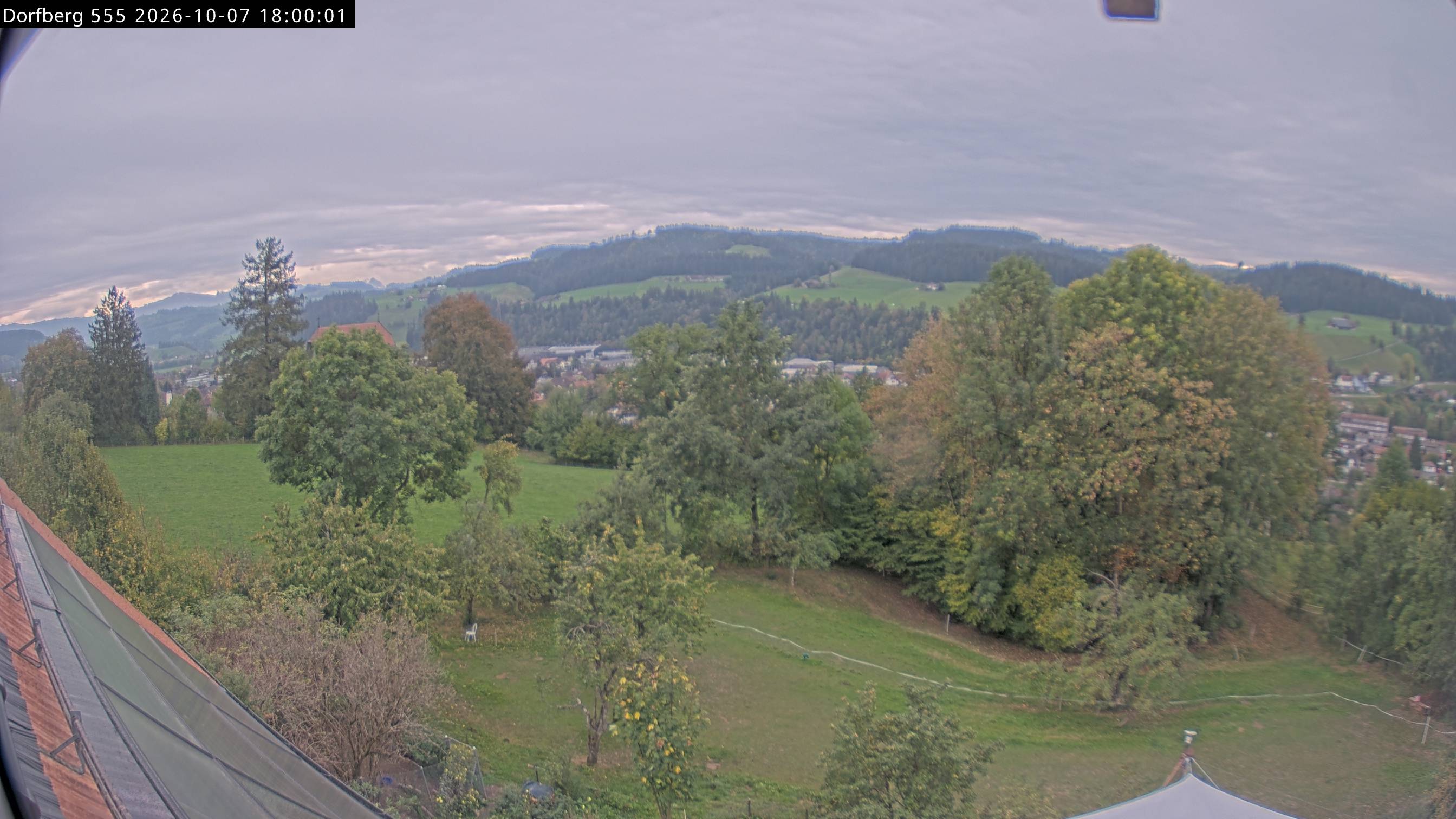 Webcam-Bild: Aussicht vom Dorfberg in Langnau 20261007-180000