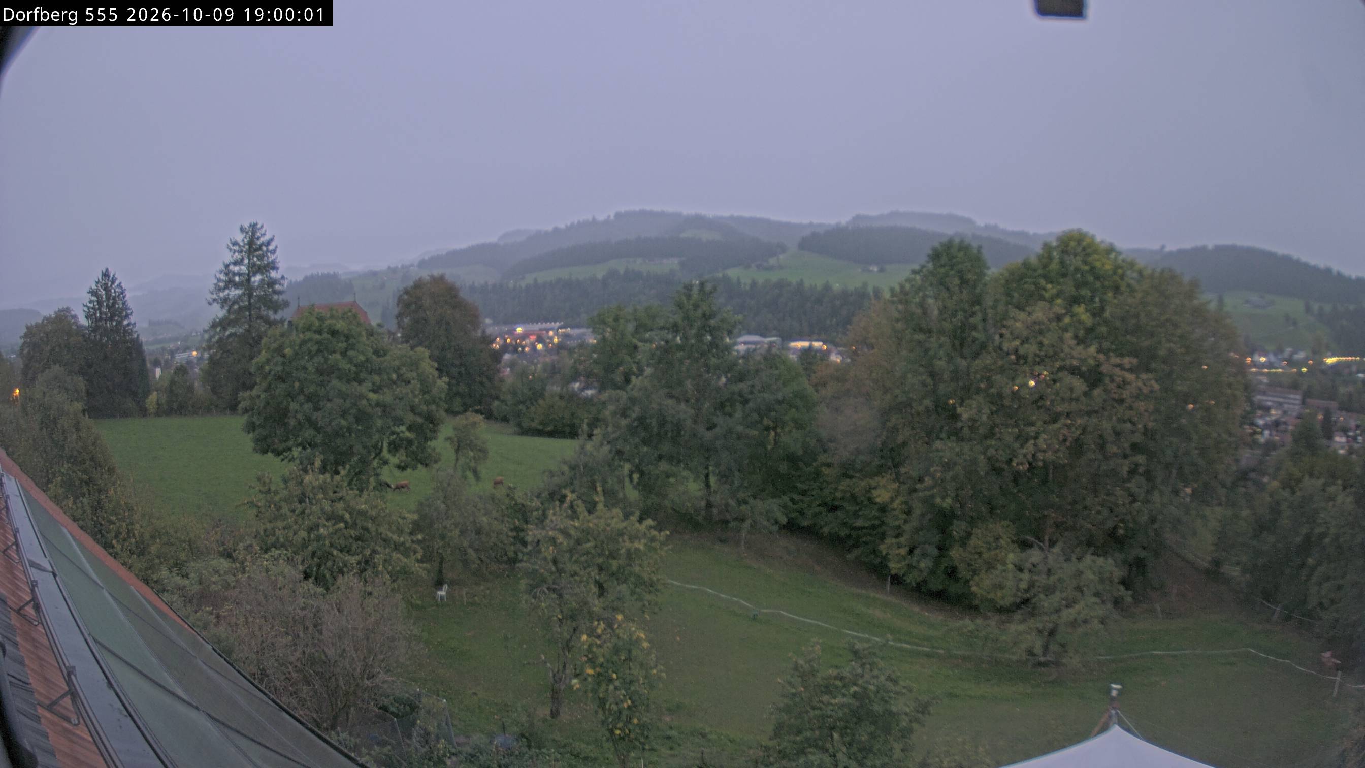 Webcam-Bild: Aussicht vom Dorfberg in Langnau 20261009-190000